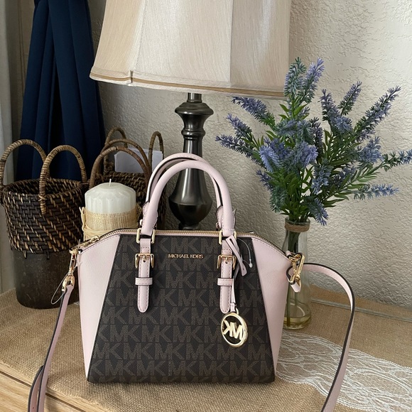Michael Kors Handbags - *Accepting Offers* Michael Kors Ciara Messenger